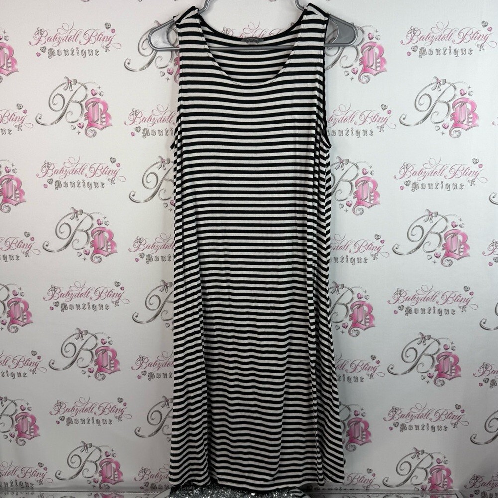 Denver Hayes dress flowy stripes color block Black and White Striped Dress